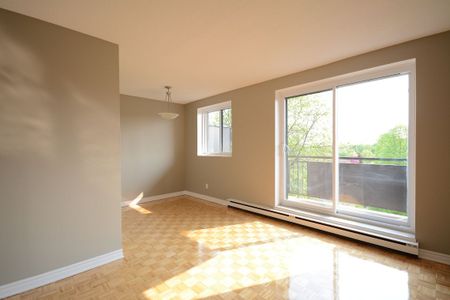 Minutes to Bayshore Shopping Centre; Easy Access to the Queensway - Photo 5