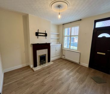 ***Two double bedrooms*** easy access into Derby city centre + Roya... - Photo 6