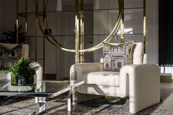 Brand-new luxury one-bedroom apartment offering turn-key living and allocated parking with EV charging. - Photo 1