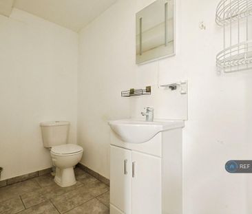 Studio to rent - Photo 6