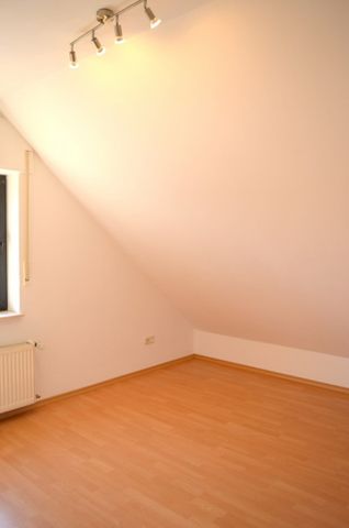 Schöne 3 Zimmer Dachgeschosswohnung in ruhiger Lage von Zülpich! - Foto 3