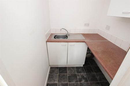 Studio to rent - Photo 5