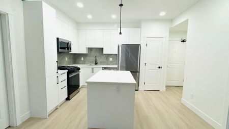 Brand New Condo – 2 Bathrooms! - Photo 2