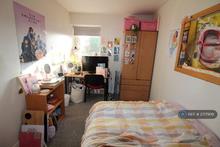 3 bedroom flat to rent - Photo 3