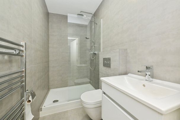 Turners Hill, Waltham Cross, Cheshunt - Photo 1