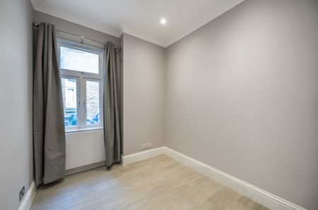 Ambleside Gardens, London, SW16 - Photo 4