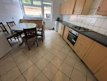 4 bedroom house to rent - Photo 3