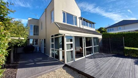 Stunning Views, Entertainer’s Delight! - Photo 4