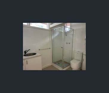 CHARMING FAMILY HOME WITH SPACE, COMFORT AND BEAUTIFUL GARDENS - Photo 6