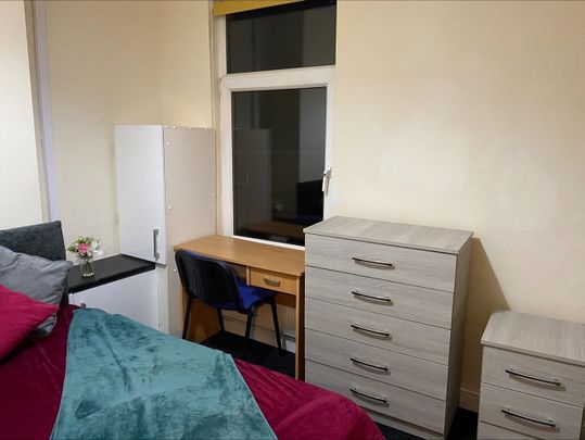 2 Bed Flat, Crookes Vally Road, S10 - Photo 1