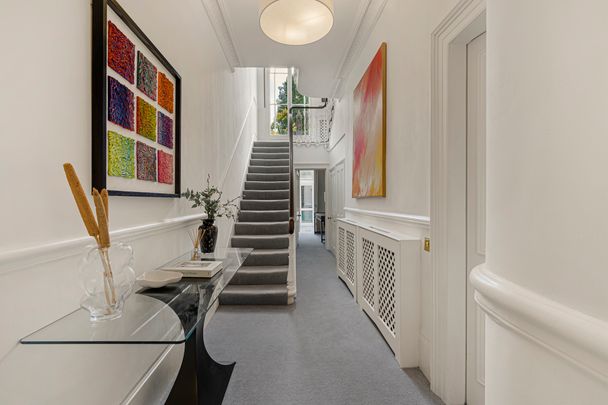 Traditional townhouse in the heart of Kensington - Photo 1