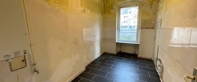 Für Mieter mit Ideen: renovierungsbedürftige 3-Zimmer Wohnung mit viel Potenzial! - Foto 1