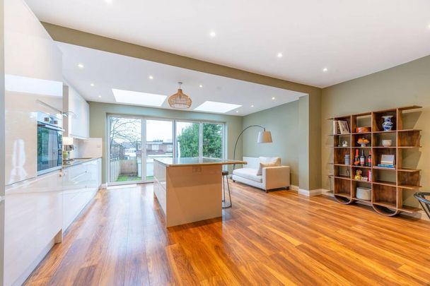 3 bedroom terraced house to rent - Photo 1