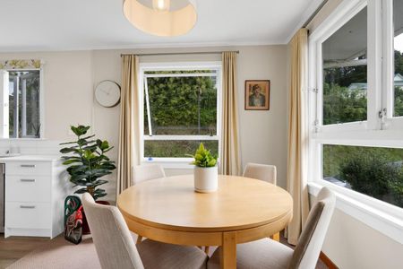 2 bedroom unit close to town - Photo 5