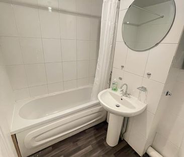 Grasscroft Drive Room 3 - Photo 2