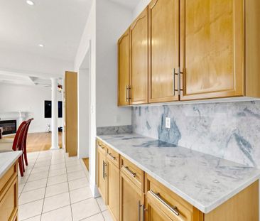 For Lease - 1 Crossroads Drive, Richmond Hill, Ontario - Photo 2