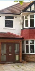 Elgar Avenue - Photo 3