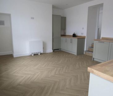 4 bedroom semi-detached house to rent - Photo 1