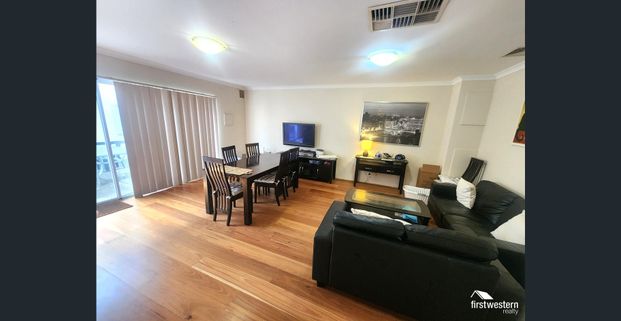 SHARED PROPERTY IDEAL FOR STUDENTS! - Photo 1