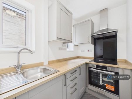 2 bedroom terraced house to rent - Photo 4