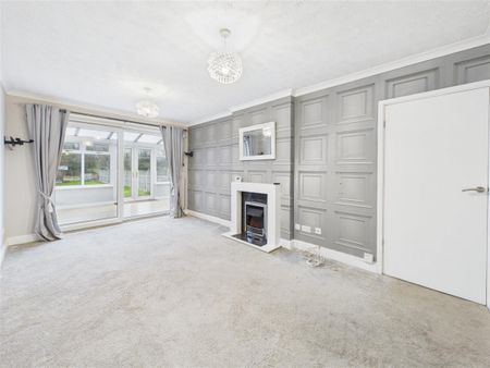 3 bedroom Semi-detached house to rent - Photo 3