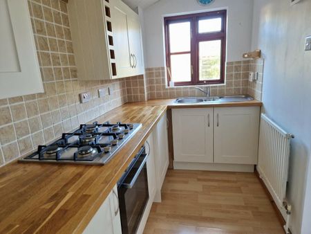 1 bedroom semi-detached house to rent - Photo 5