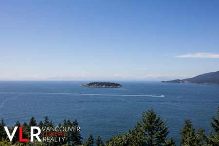 House in West Vancouver, BC - Photo 3