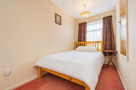 4 bedroom terraced house to rent - Photo 4
