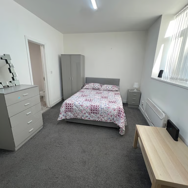 1 bedroom in a house share to rent - Photo 1