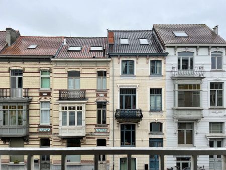 Lichtrijk 3-slaapkamerappartement te huur in Sint-Amandsberg - Photo 5