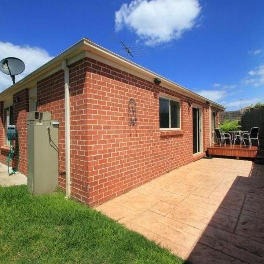 LARGE 3 BEDROOM UNIT WITH DOUBLE GARAGE - Photo 1