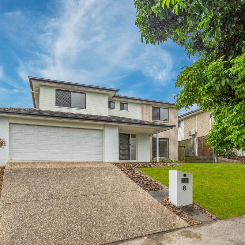 Beautiful Four Bedroom Home on a Large Block - Photo 1