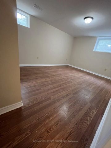 Detached Home For Lease | W9074863 - Photo 4