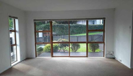 Lovely home in Onehunga - Photo 2