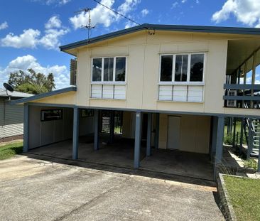 ENJOY THE NATURAL LIGHT, FUNCTIONAL LAYOUT AND HIGH SET HOME THAT I... - Photo 3