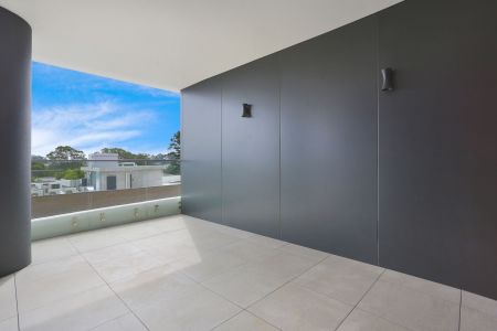 Well Priced Stylish 1 Bedroom Apartment + Study Room, With Pool View & Overlooking Castle Hill Country Club Golf Course - Photo 3
