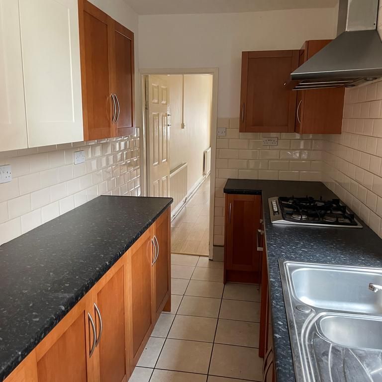 3 bedroom terraced house to rent - Photo 1