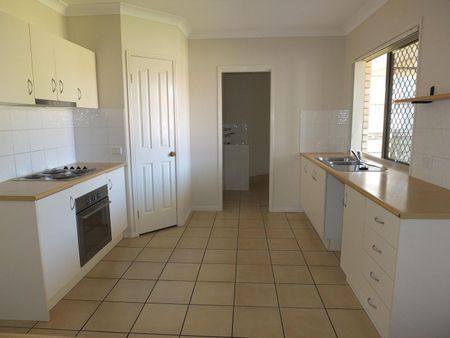 NEAT & TIDY FAMILY HOME - Photo 2