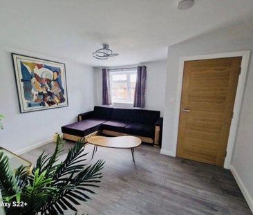 4 bedroom house of multiple occupation to rent - Photo 1