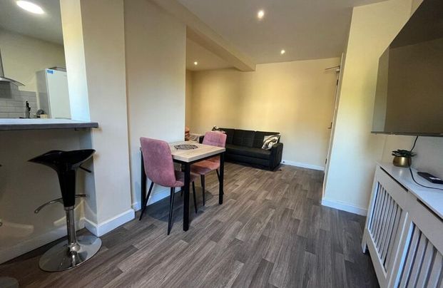 Flat 12 Oakfield House, Preston New Road, Blackburn. BB2 6AY - Photo 1