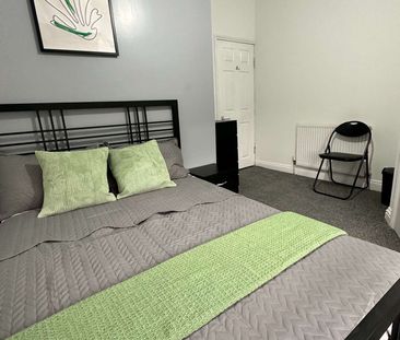 💡 All-Inclusive Double Room | in Rotherham Room 3 - Photo 2