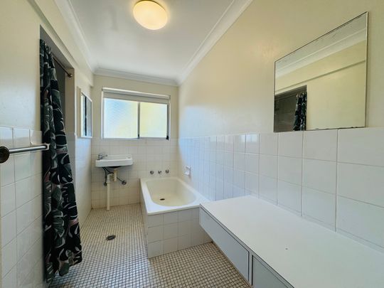 2/36 Marsh Street, Armidale NSW 2350 - Photo 1