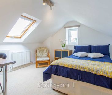 Room 2 - Photo 3