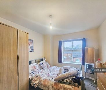 2 bedroom flat to rent - Photo 2