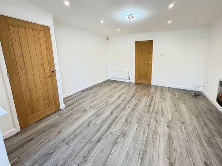 4 bedroom detached house to rent - Photo 2