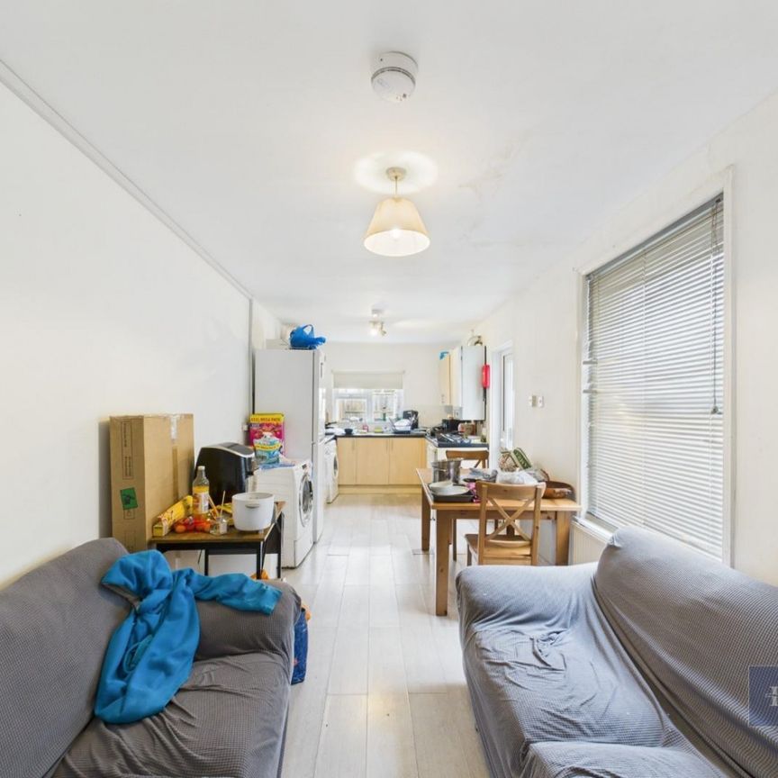 5 bedroom House To Let - Photo 1