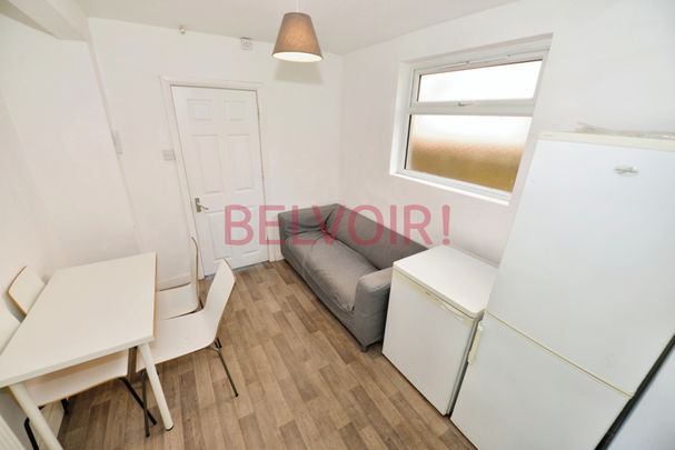 5 bedroom semi-detached house to rent - Photo 1