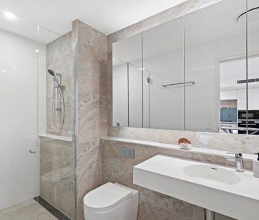 Stunning Apartment, Sweeping Water Views - Photo 6