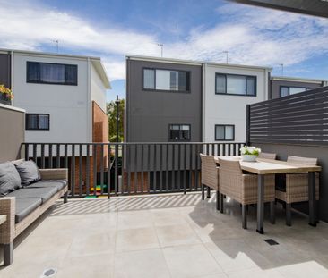 5/16 Livistonia Circuit, Waratah West NSW 2298 - Townhouse For Rent... - Photo 1