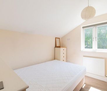 4 bedroom terraced house to rent - Photo 5